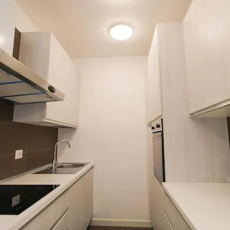 Delicious 2 Bed And Garden By Yh Apartment *