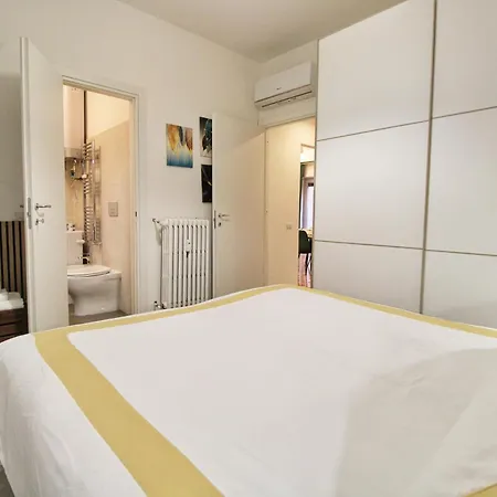 Delicious 2 Bed And Garden By Yh Rome