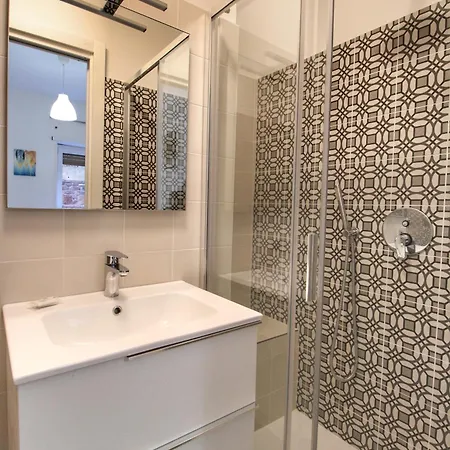 Delicious 2 Bed And Garden By Yh Rome