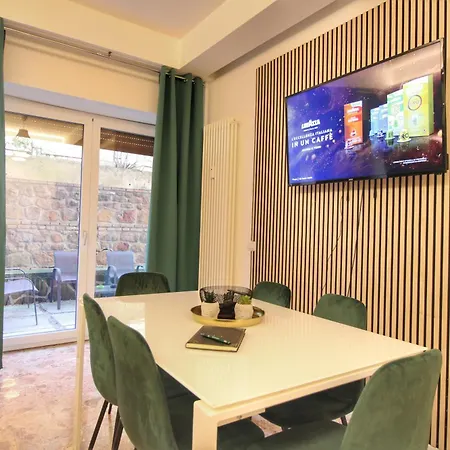 Delicious 2 Bed And Garden By Yh