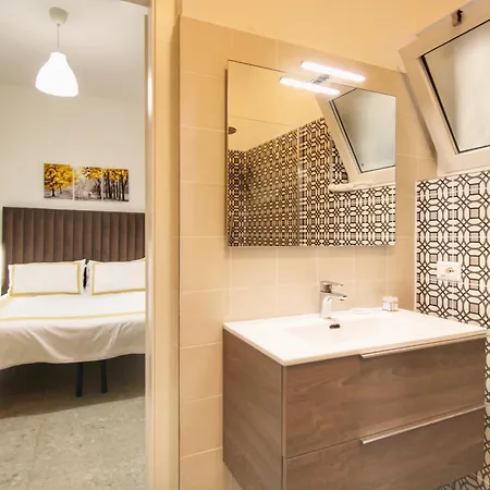 Delicious 2 Bed And Garden By Yh Rome