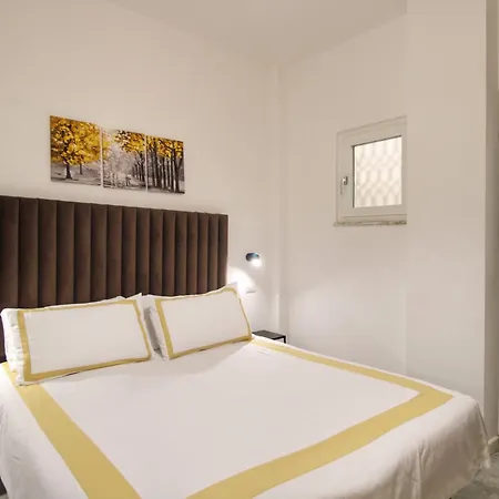 Delicious 2 Bed And Garden By Yh Rome