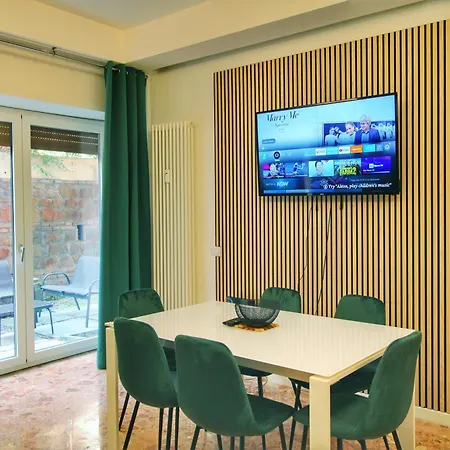 Delicious 2 Bed And Garden By Yh Rome